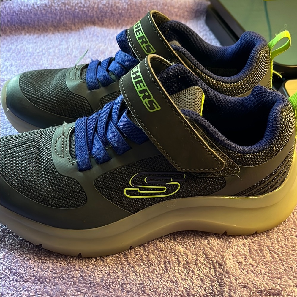 Skechers Black and Blue Sneakers with Chunky Midsole and Mesh Upper